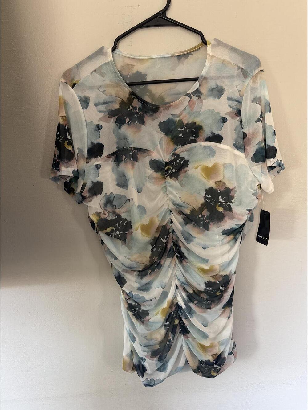 NWT Torrid Stretch Mesh Crew Neck Ruched Top Multi Floral Size 0 Plus 12